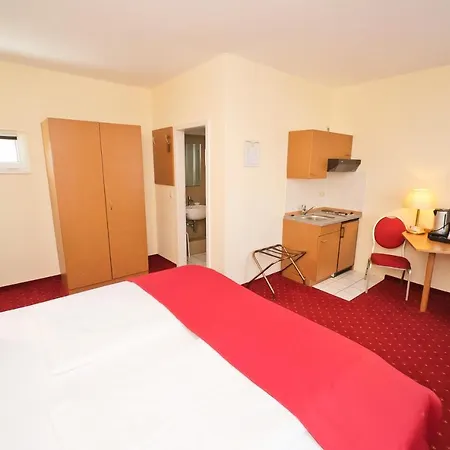 City-hotel Am Wasserturm Halle 4*