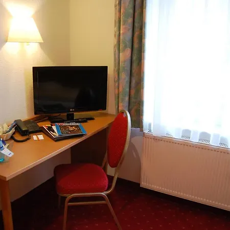 City-hotel Am Wasserturm Halle 4*