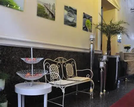 City-hotel Am Wasserturm Halle 4*