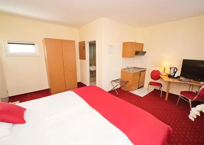 City-hotel Am Wasserturm Halle 4*